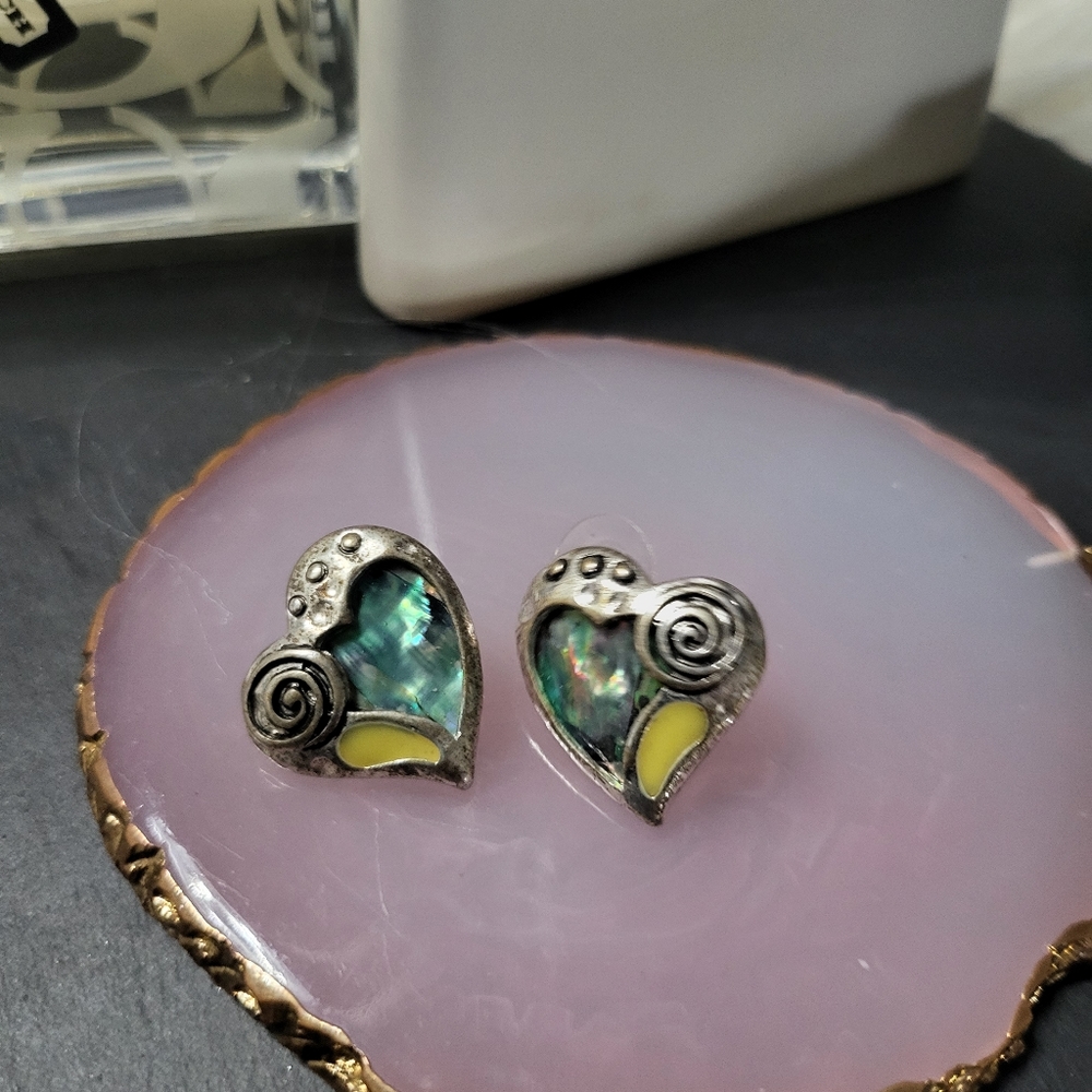Silver hammer abalone shell heart earrings